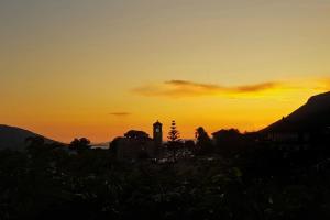 ΤΟ ΠΕΤΡΙΝΟ - Καλοκαιρινό Σπίτι κοντά στα Σύβοτα - ΦΑΣΚΟΜΗΛΙΑ