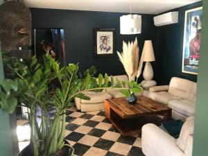 LA CASA SANILLS