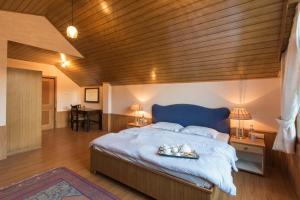 StayVista at Jodhpur House - 3 BR Pet friendly Villa amidst Apple, Pear and Cherry Orchards in Manali