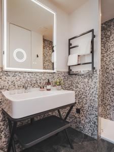 Hotels Maisons du Monde Hotel & Suites - Marseille Vieux Port : photos des chambres