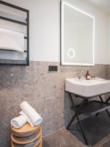 Hotels Maisons du Monde Hotel & Suites - Marseille Vieux Port : photos des chambres