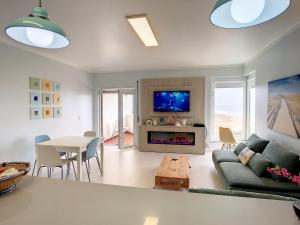 Sea Beach and Horizon Views