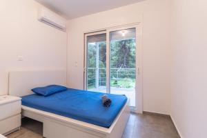 Marvelous, Secluded Villa w 3 BR , Pool & Garden, Kavos