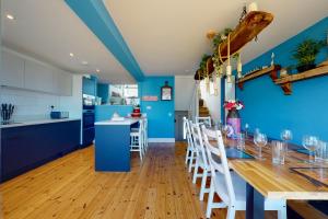 No 28 Contemporary beach side property with sea views