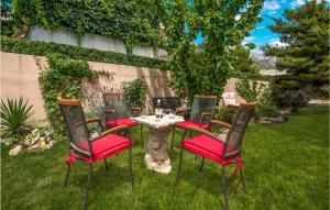 Amazing Home In Kastel Sucurac