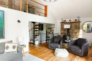 HOT TUB Charming & Chic Mountain Gem On Sleepy Creek - Baxter