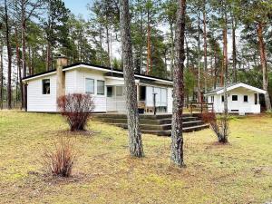 8 person holiday home in YNGSJÖ, SVERIGE-By Traum