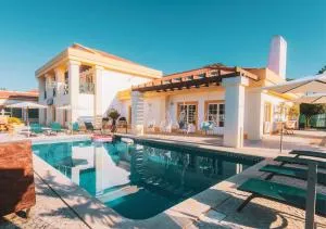 CLIFF Surf House - Bombardeira