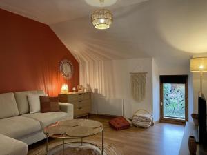 Ancienne bergerie rénovée avec piscine et grand jardin en Auvergne - FR-1-489-411