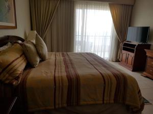 5 Star Playa Royale 2 Bedrooms on the 6th floor ask about our other PRR condos