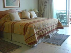 5 Star Playa Royale 2 Bedrooms on the 6th floor ask about our other PRR condos