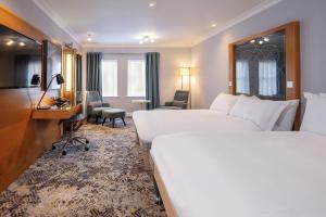 Deluxe Family Room room in Chesford Grange - QHotels