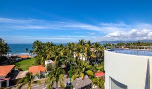 Nitta 2 bedroom Fantastic ocean Views with dipping pool and huge Deck