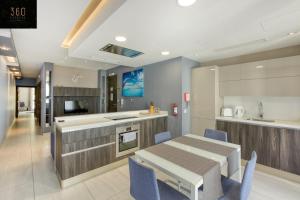 Stunning 2BR APT wHill View, perfect for Relaxing by 360 Estates