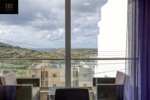 Stunning 2BR APT wHill View, perfect for Relaxing by 360 Estates