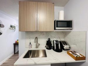 Romantic Studio with Kitchen & AC & BBQ & a Huge Balcony 164