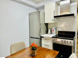 Romantic Studio with Kitchen & AC & BBQ & a Huge Balcony 164