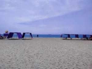 HERMOSO Apartamento con piscina y cerca a PLAYA.