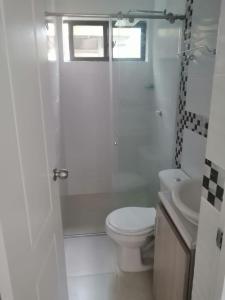 HERMOSO Apartamento con piscina y cerca a PLAYA.