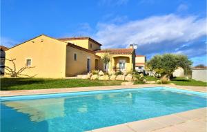 Maisons de vacances Amazing home in St Genies de Malgoires with Outdoor swimming pool, Internet and 3 Bedrooms : photos des chambres