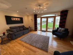 24 Castle Hume Court Holiday House - Ballycassidy