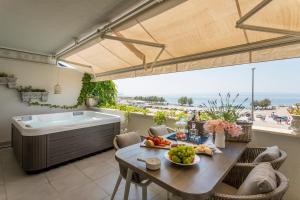 VELEBIS SUPERIOR APARTMENT - luxurious one-room apartment with jacuzzi - prestigious location by the sea in the new city center of Žnjan - panoramic view of the sea and islands - free garage parking - BURALUX properties