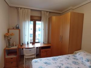 EL BALCÖN DE AVILÉS, acogedor con garaje en centro histórico,