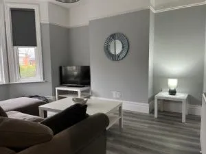 Entire spacious 4 bedroom apartment in Bournemouth - Winton