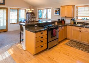 Riley`s Mountain View