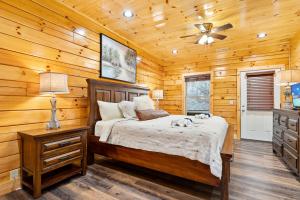 Pine Mountain Retreat, Hot Tub, Game Room, 560 FREE tickets each paid day!!!