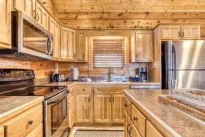 Whiskeys mountain lodge, Mtn Views, Hot Tub, 560 FREE tickets each paid day