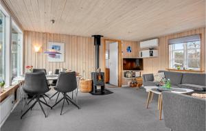 Cozy Home In Hadsund With Wifi