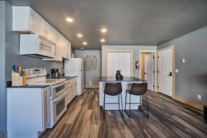 Spacious Saratoga Condo w Mountain Views!