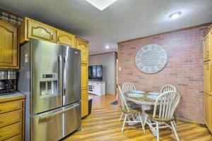 Pet-Friendly Clarksville Home w Central AC