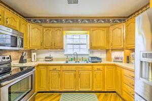 Pet-Friendly Clarksville Home w Central AC