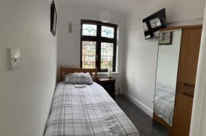 Amazing and Romantic O2 Arena 4 Bedrooms House free parking