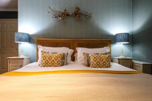 Deluxe Double Room room in The Black Swan
