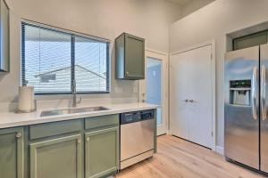 Private Yard Sunlit Peoria Vacation Rental!