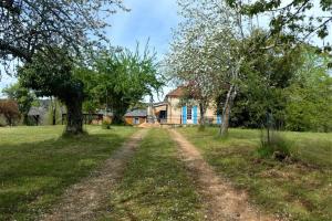 Maisons de vacances Authentic holiday home in Puy L ev que with private pool : photos des chambres