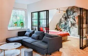 2 Bedroom Cozy Apartment In Stezyca - Miechucino