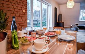 Cozy Apartment In Stezyca With Kitchen