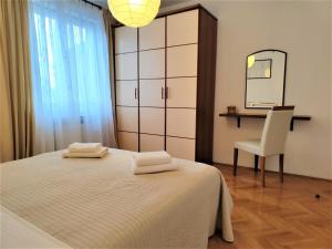 Apartments with parking space Rovinj - 14153