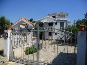 Apartments Antonela with seavies