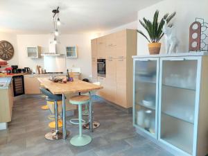 Maisons de vacances Comfortable holiday home XXL directly on the beach, Plouneour-Brignogan Plages : photos des chambres