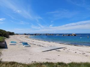 Maisons de vacances Comfortable holiday home XXL directly on the beach, Plouneour-Brignogan Plages : photos des chambres