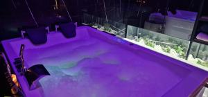 Romantic & Jacuzzi