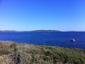 Appartement 1 Chambre Face aux Îles dOr avec Parking, Port dHyères - FR-1-335-182