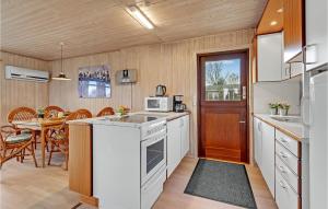 Nice Home In Hadsund With Kitchen