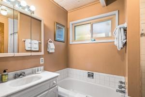 Jug Handle Hideaway