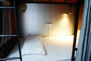 Nusmiles Hostel and Travel